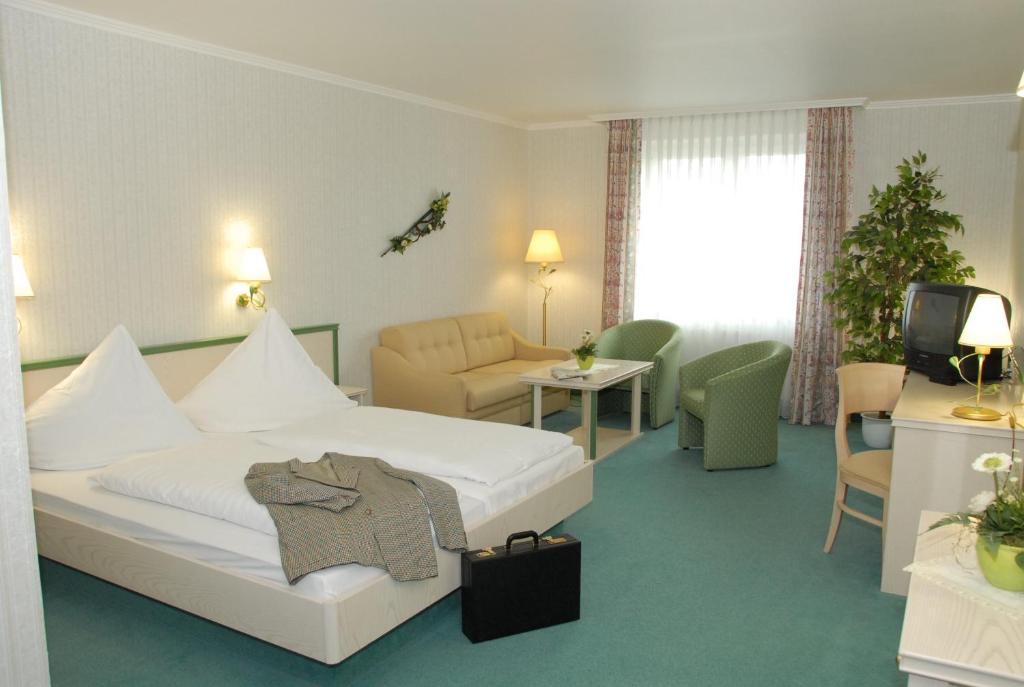 Hotel Pfeffermuehle Borchen Room photo